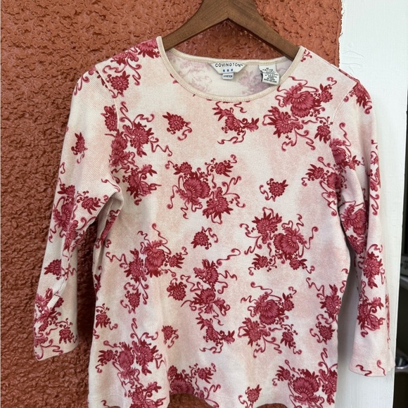 Women’s Covington Stretch Red Cream Floral 3/4 Sleeve Shirt Size Medium Petite - Picture 1 of 3